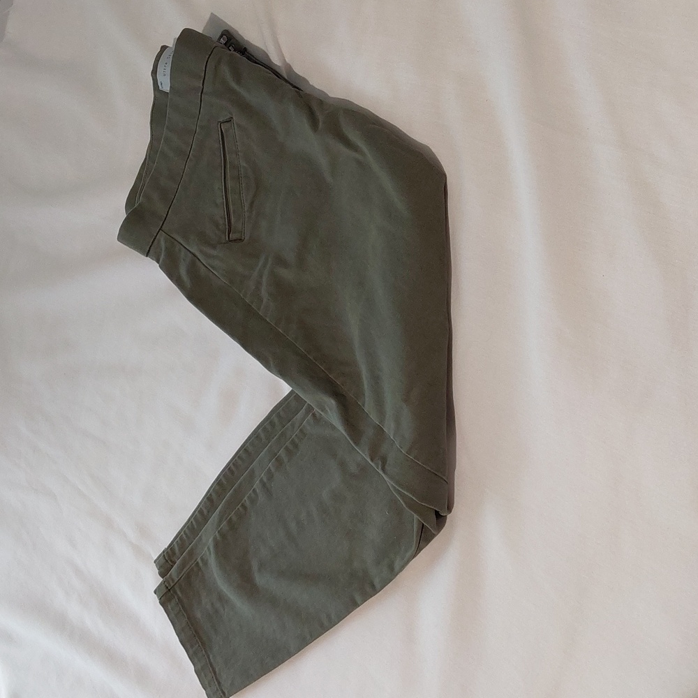 Gap Ultra Skinny Crop Stretch Pants!‎ Green. Size 6A.